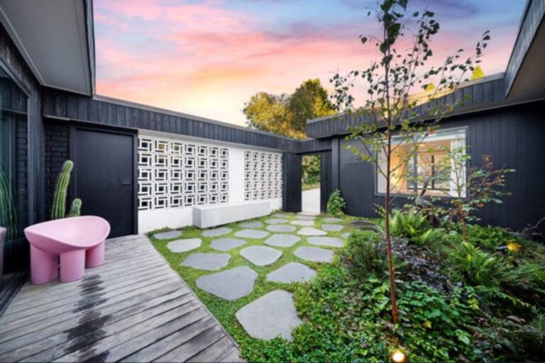 Outdoor living space at a Wentworth Falls renovation by Brownjohn Constructions