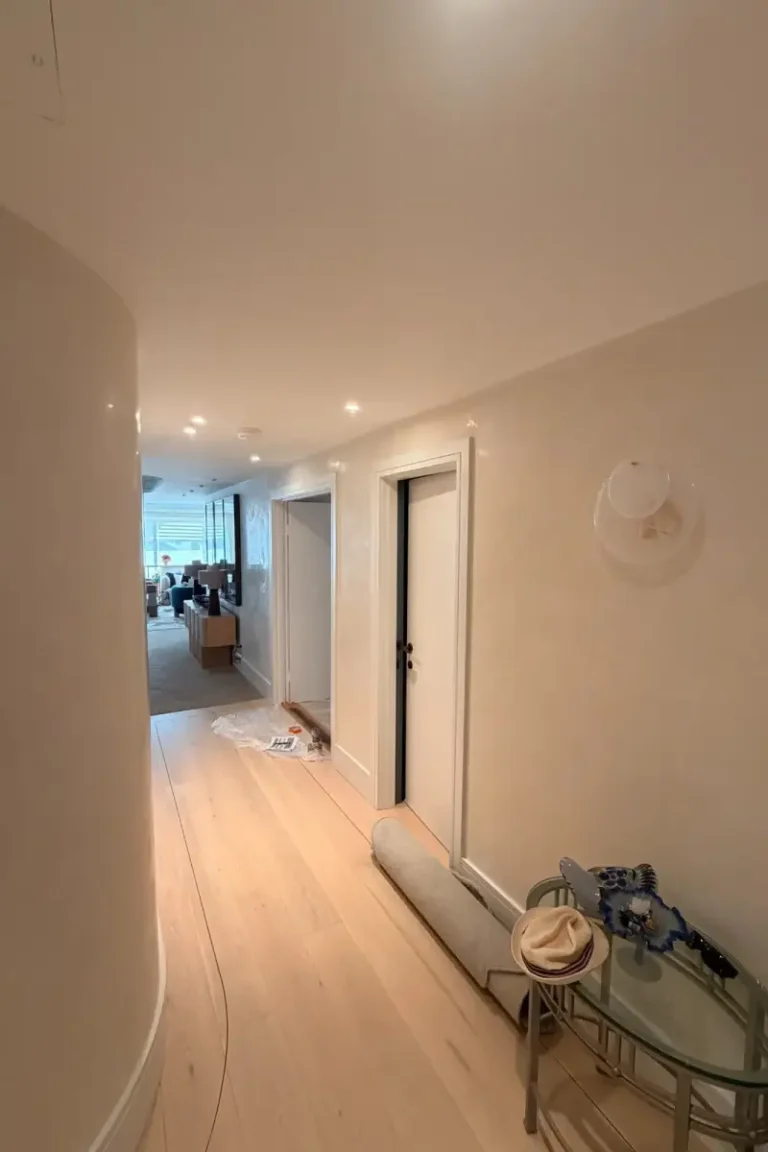 Soft Venetian plaster walls in a Kirribilli apartment entry