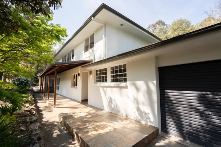 Weatherboard home in Glenbrook with a new first-floor addition