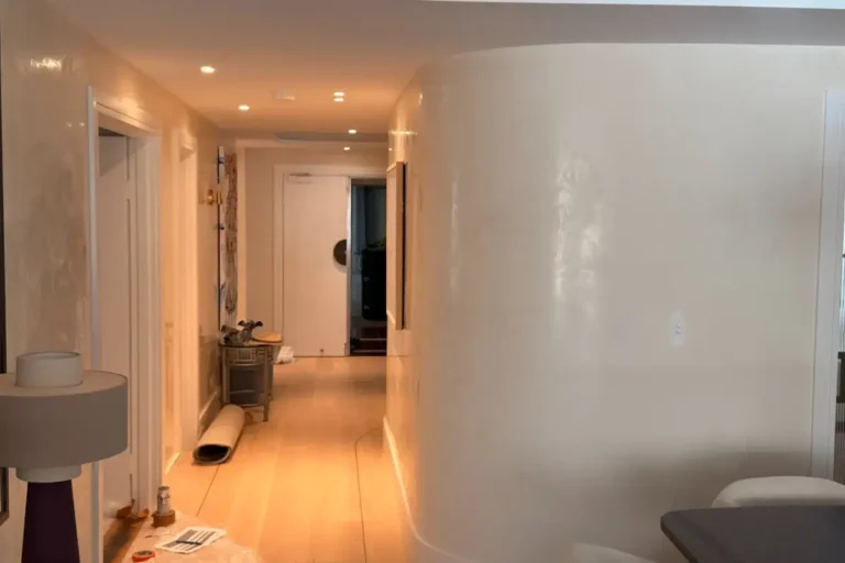 Curved Venetian plaster wall along an apartment hallway in Kirribilli